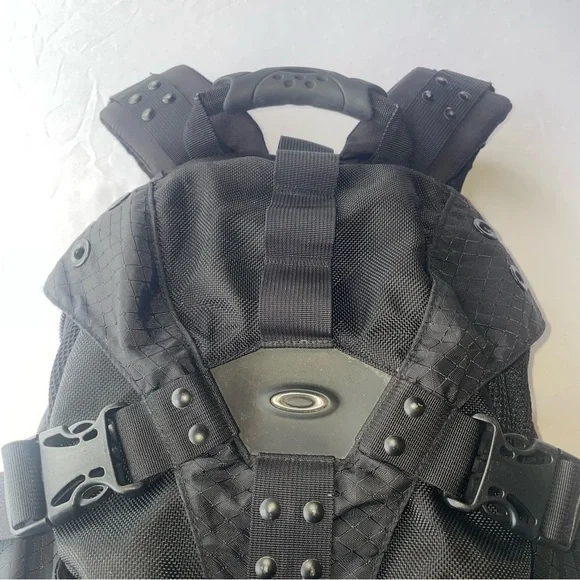 Vintage Oakley Icon 3.0 Tactical Backpack Y2K Black Nylon Skull Rare Streetwear - Picture 2 of 10